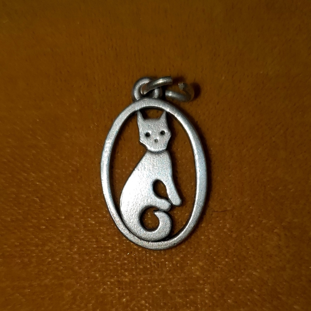 Vintage James Avery oval kitty charm